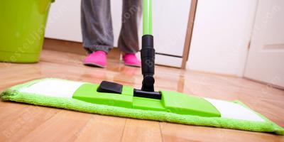 een vloer schrobben films